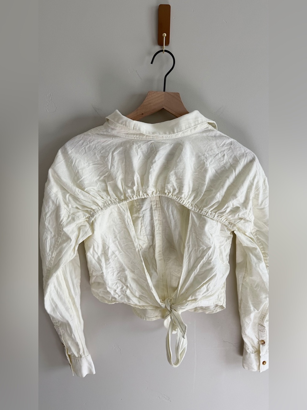 Pilcro Tie-Back Shrunken Button-Up Shirt - Picture 10 of 11